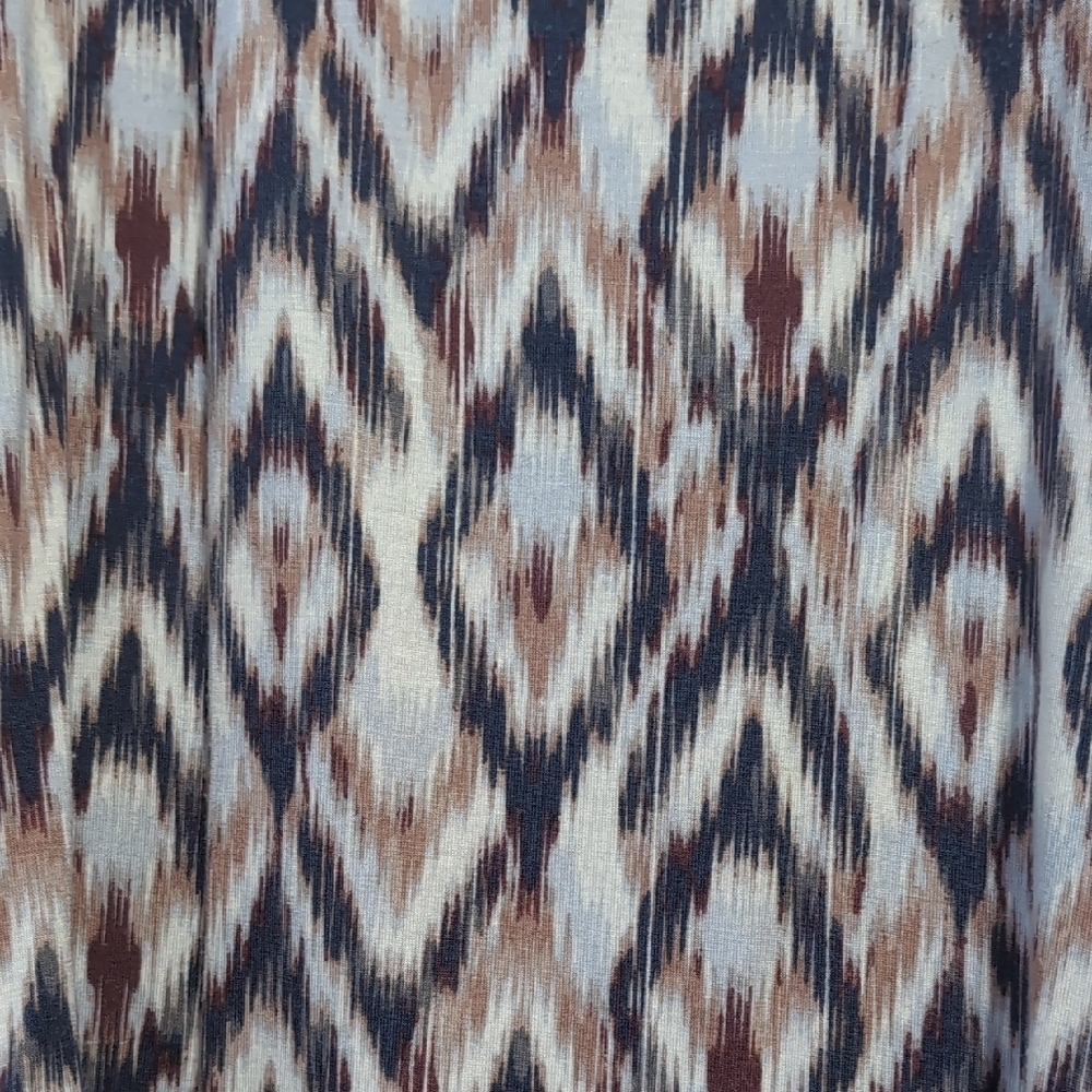 Patterned Sleeveless Top - Picture 2 of 3